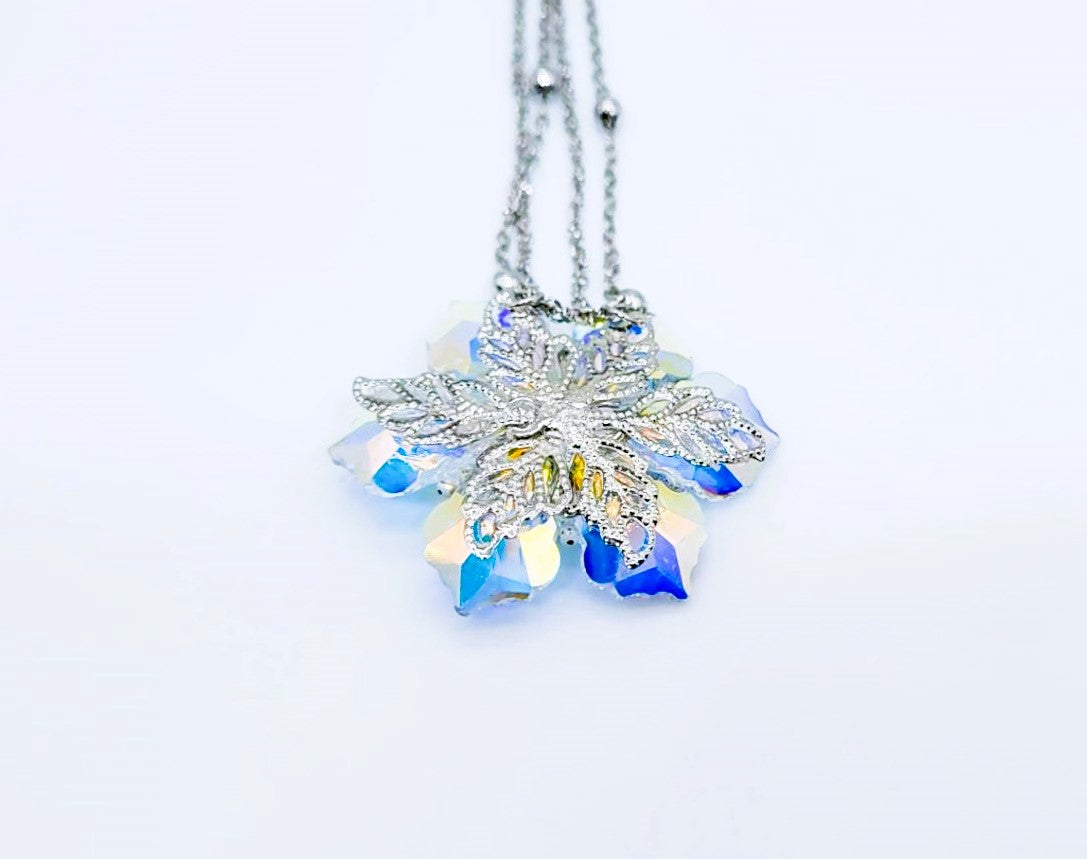 Necklace crystal flower clear