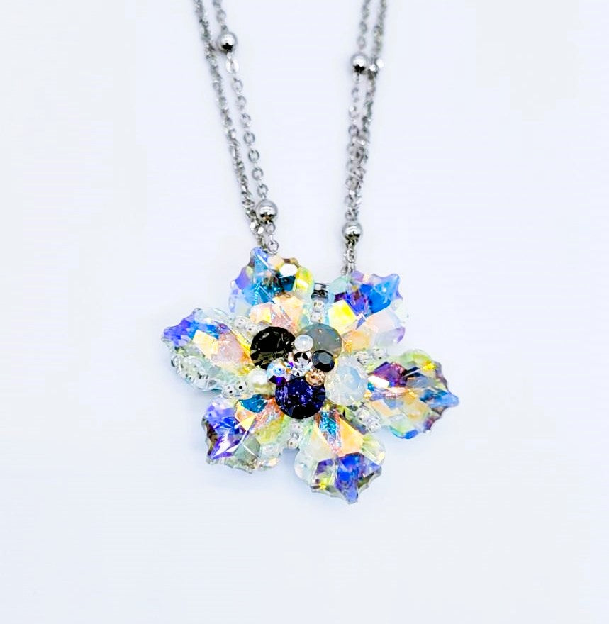 Necklace crystal flower clear