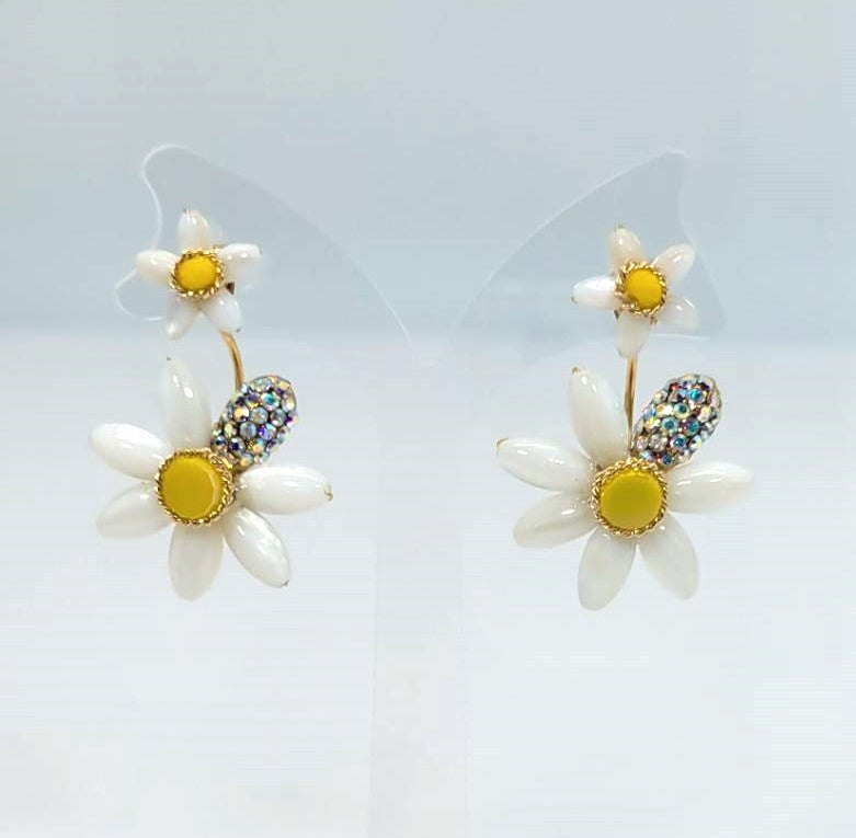 Pierced two daisy White